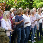 Die S(w)inging Voices Verl besuchen das Hospiz